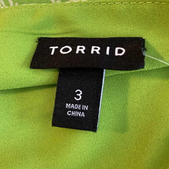 Torrid 3X Pin Tuck Square Neck Green Floral chiffon lined Camisole: 3511 - Picture 10 of 15